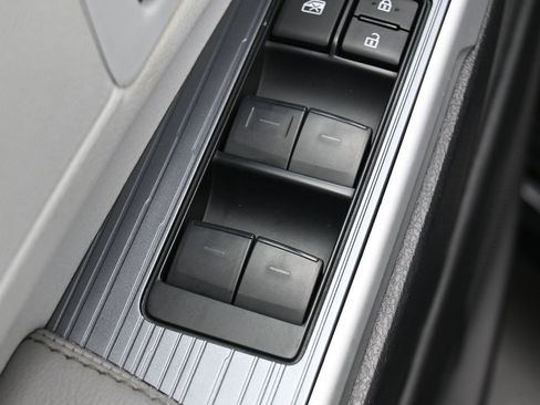 Used 2025 Toyota Sienna XLE w/ XLE Plus Package image 13