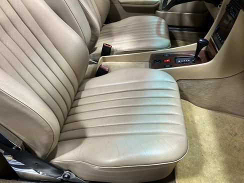 Used 1989 Mercedes-Benz 560 SL image 17