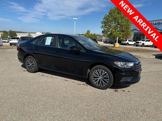 Used 2020 Volkswagen Jetta SE w/ SE Cold Weather Package image 1