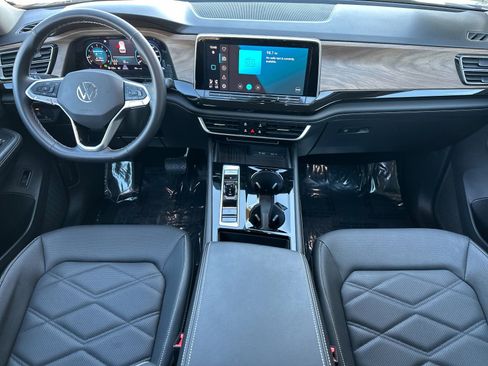 Used 2025 Volkswagen Atlas SE FWD image 12