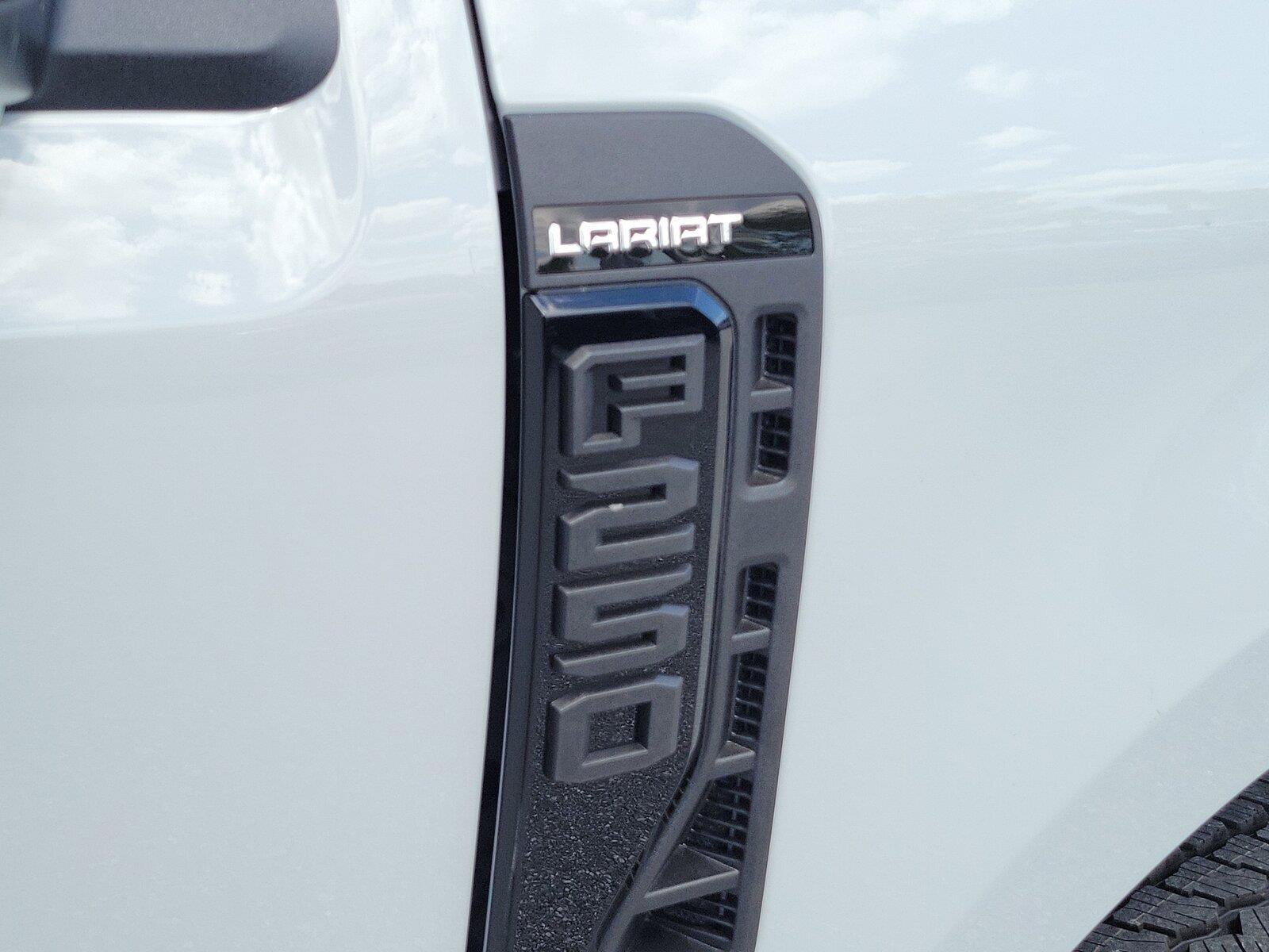 New 2026 Ford F250 Lariat w/ Black Appearance Package AWD/4WD image 8