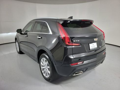 Used 2021 Cadillac XT4 Luxury w/ Cold Weather Package FWD image 3
