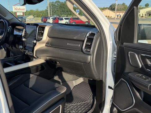 Used 2022 RAM 1500 Laramie AWD/4WD image 33