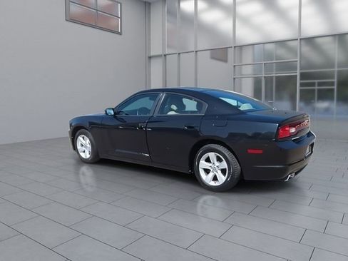 Used 2014 Dodge Charger SE RWD image 6