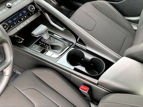 Used 2025 Hyundai Elantra SEL image 14