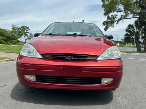 Used 2002 Ford Focus ZX5 Hatchback FWD image 2
