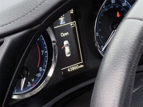 Used 2017 Toyota Corolla XSE image 25