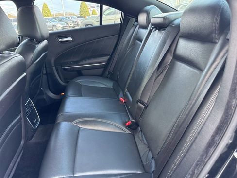 Used 2016 Dodge Charger SE w/ Power Sunroof Group image 13