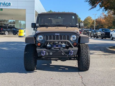 Used 2017 Jeep Wrangler Unlimited Sahara w/ Connectivity Group image 2