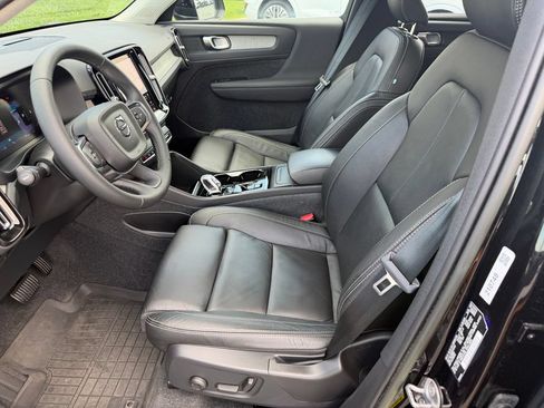 Certified 2023 Volvo XC40 B5 Plus w/ Driver Assist Package AWD/4WD image 3