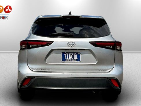 Used 2024 Toyota Highlander LE image 4