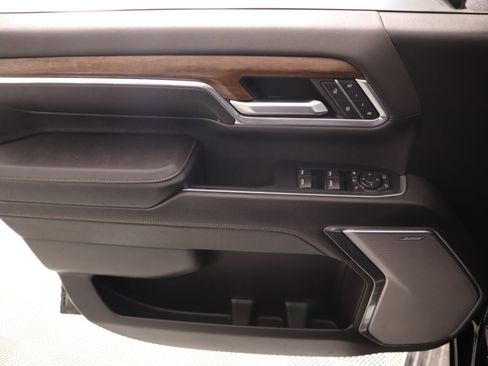 Used 2024 Chevrolet Silverado 2500 High Country w/ Technology Package image 16