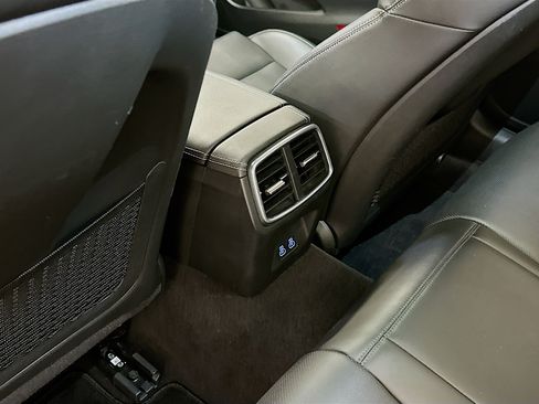 Used 2025 Genesis G70 2.5T AWD/4WD image 28