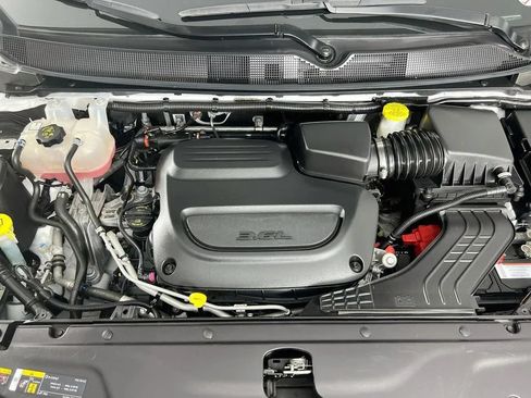 Used 2024 Chrysler Pacifica Limited FWD image 33