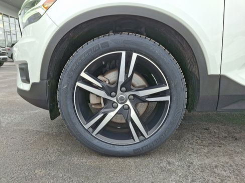 Used 2021 Volvo XC40 T5 R-Design w/ Climate Package image 8