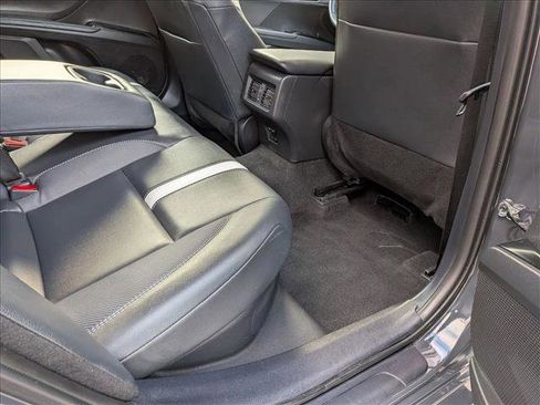 Used 2025 Toyota Camry SE image 17