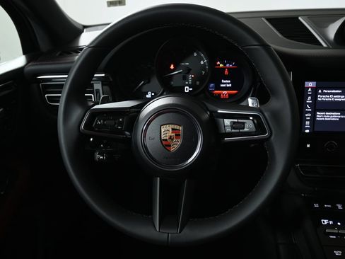 Used 2026 Porsche Macan AWD/4WD image 18