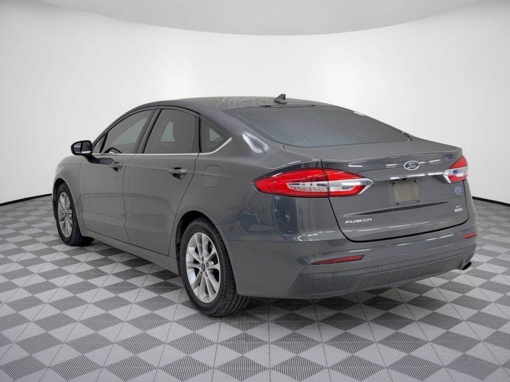 Used 2019 Ford Fusion SE FWD image 3
