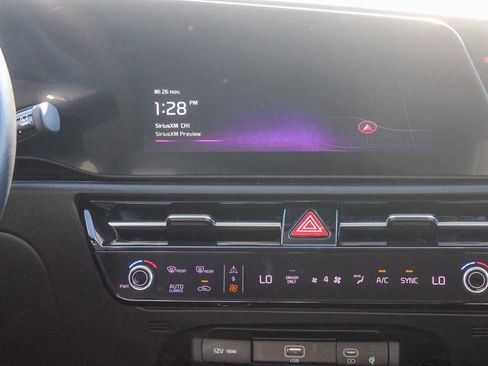 Used 2023 Kia Niro EX image 14