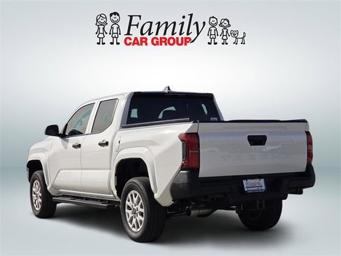 Used 2025 Toyota Tacoma SR image 3
