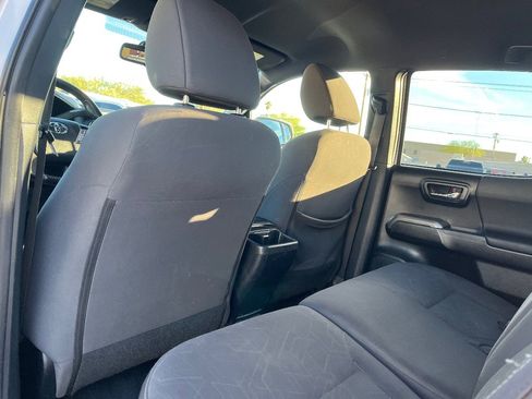 Used 2016 Toyota Tacoma TRD Sport image 27