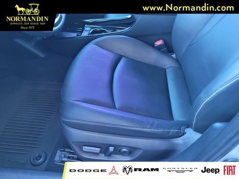 Used 2022 Toyota Prius Prime XLE FWD image 17