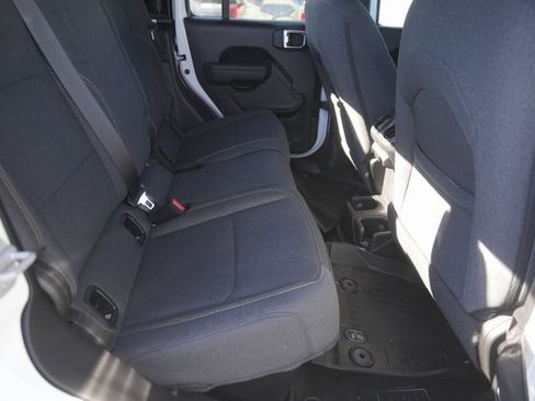 Used 2025 Jeep Gladiator Sport image 15