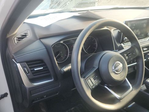 Used 2023 Nissan Rogue S AWD/4WD image 10