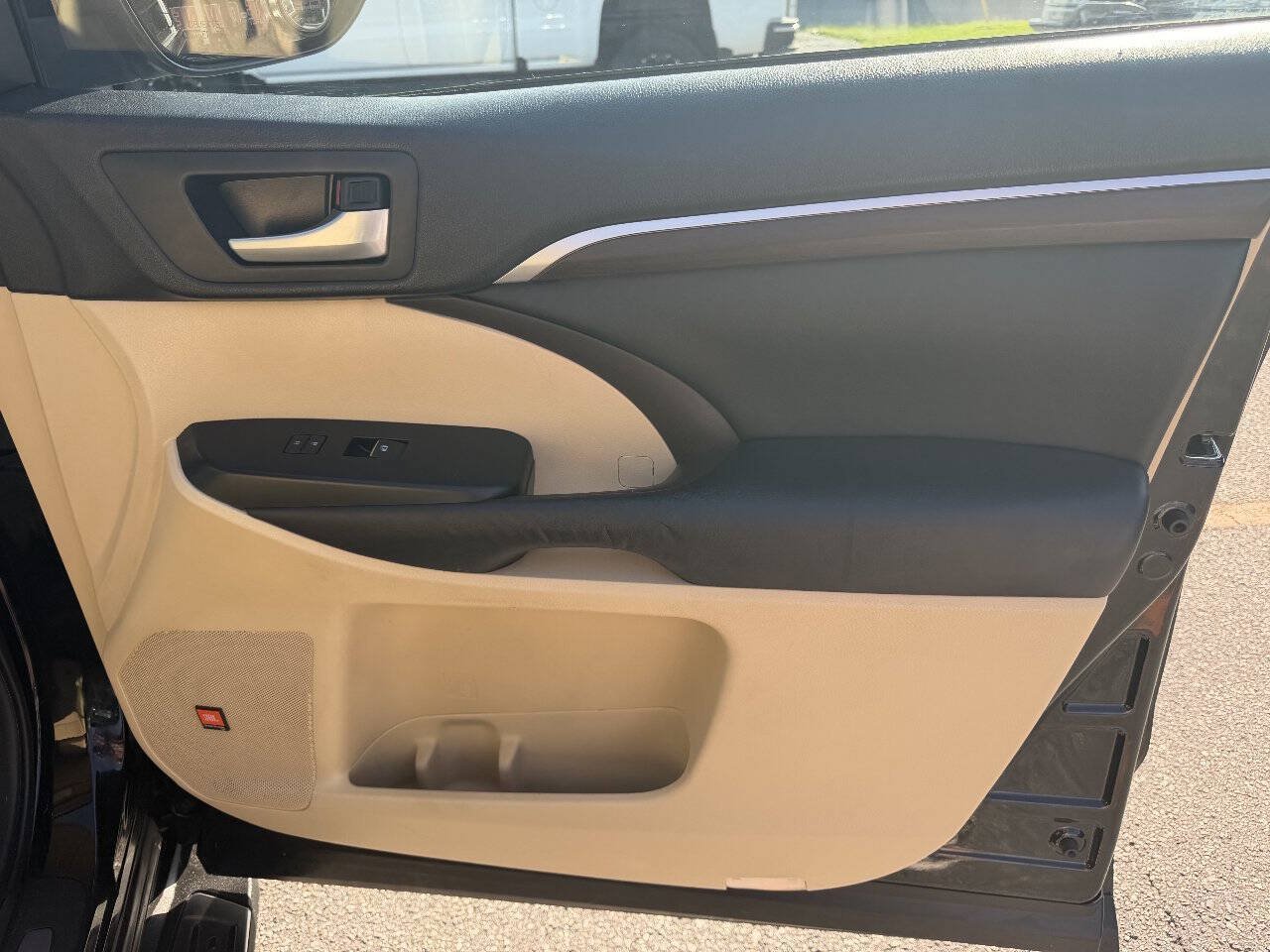 Used 2016 Toyota Highlander Limited Platinum AWD/4WD image 19