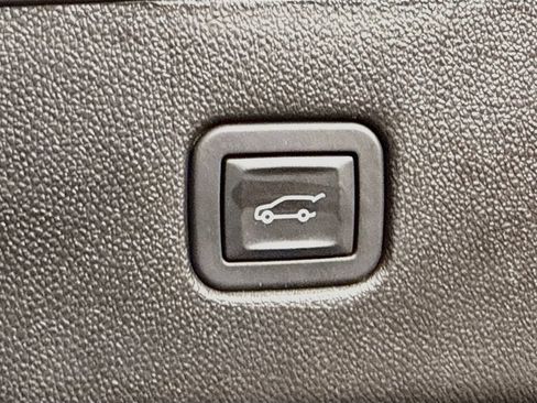 Used 2019 Chevrolet Blazer LT w/ Sound & Technology Package FWD image 30
