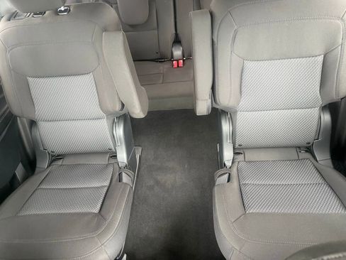 Used 2024 Ford Explorer XLT AWD/4WD image 30