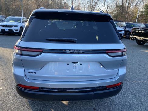 New 2025 Jeep Grand Cherokee Laredo image 4