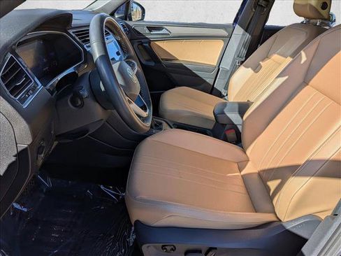 Used 2022 Volkswagen Tiguan SE image 11