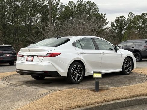 Used 2025 Toyota Camry XLE image 7