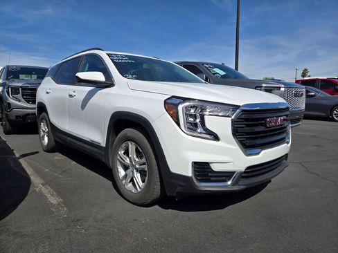 Used 2023 GMC Terrain SLE w/ Driver Convenience Package FWD image 2