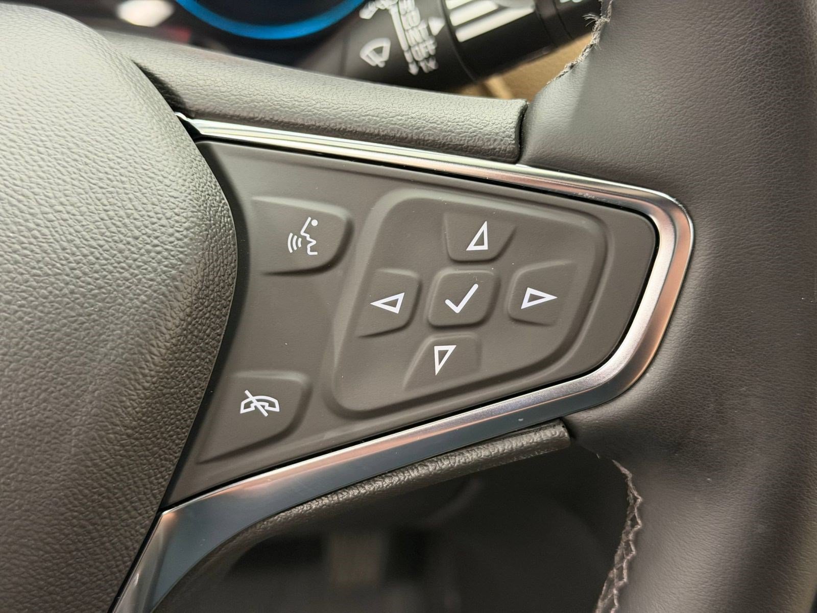 Used 2024 Chevrolet Equinox Premier AWD/4WD image 15