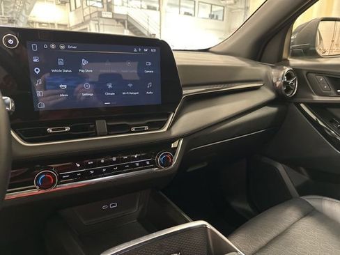 Used 2025 Chevrolet Equinox LT w/ Convenience Package II image 23