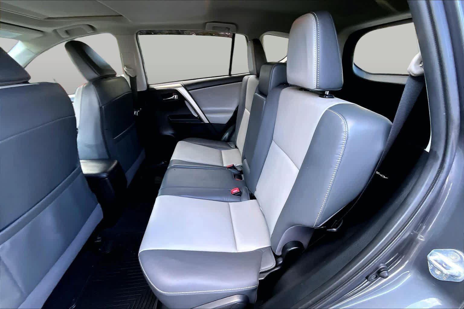Used 2015 Toyota RAV4 Limited w/ Technology Package AWD/4WD image 20