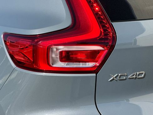 Used 2021 Volvo XC40 T5 Momentum w/ Premium Package image 38