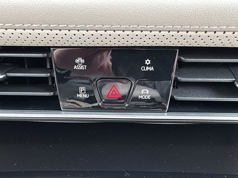 New 2026 Volkswagen Atlas SE image 21