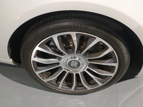 Used 2018 Rolls-Royce Dawn image 37