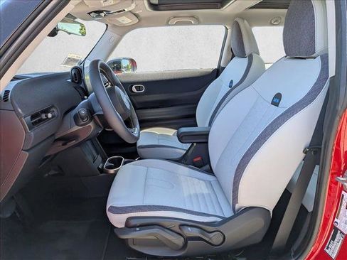 Certified 2025 MINI Cooper 2-Door Hardtop FWD image 17