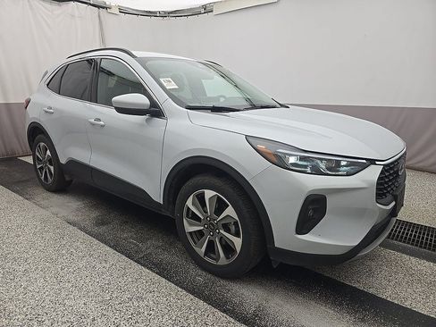 Used 2025 Ford Escape Platinum AWD/4WD image 3