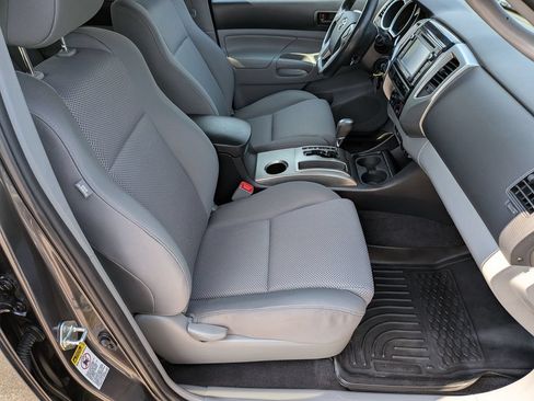 Used 2014 Toyota Tacoma 4x4 Double Cab w/ TRD Sport Package image 28