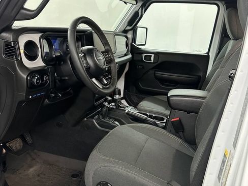 Used 2024 Jeep Wrangler Unlimited w/ Convenience Group AWD/4WD image 9