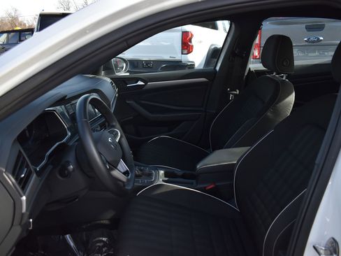 Used 2024 Volkswagen Jetta Sport image 14