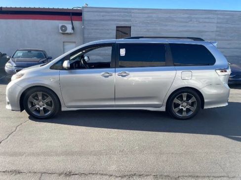 Used 2015 Toyota Sienna SE Premium FWD image 6