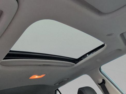 Used 2022 Hyundai Venue SEL FWD image 46