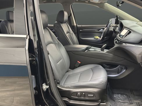 Used 2018 Buick Enclave Premium w/ LPO, Hit The Road Package AWD/4WD image 22