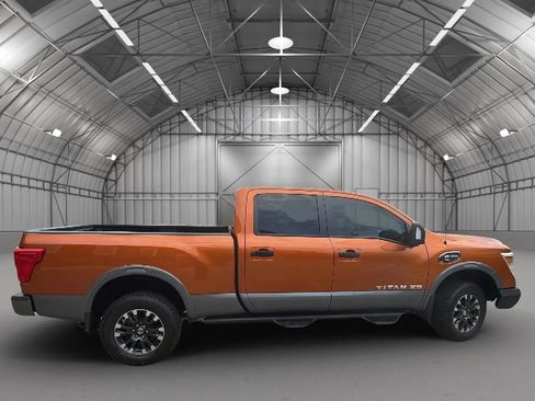 Used 2019 Nissan Titan PRO-4X AWD/4WD image 7